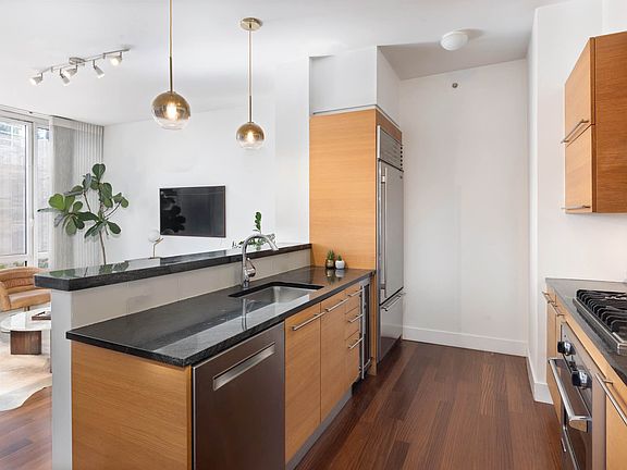 4th image of 10 W End Ave APT 4E