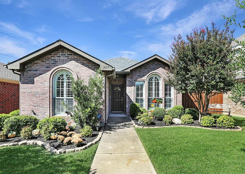 1st image of 207 Piccadilly Cir