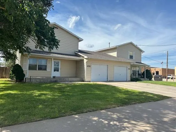 106-108 W Lincoln Ave, Lakin, KS 67860