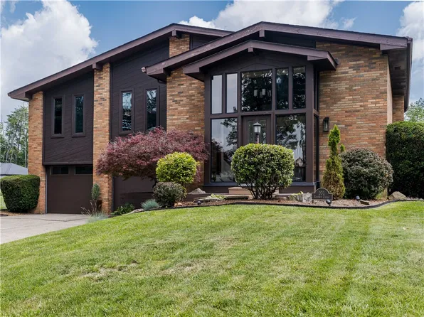 101 Regency Cir, New Kensington, PA 15068