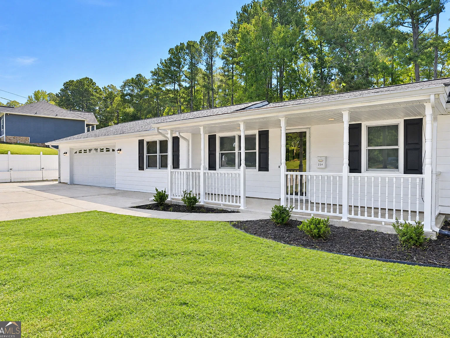 3 bed, 1.0 bath, 1447 sqft, $2,250 — Photo 3