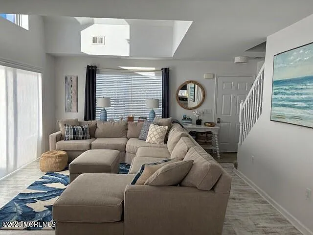 4 bed, 2000 sqft, $3,300 — Photo 3