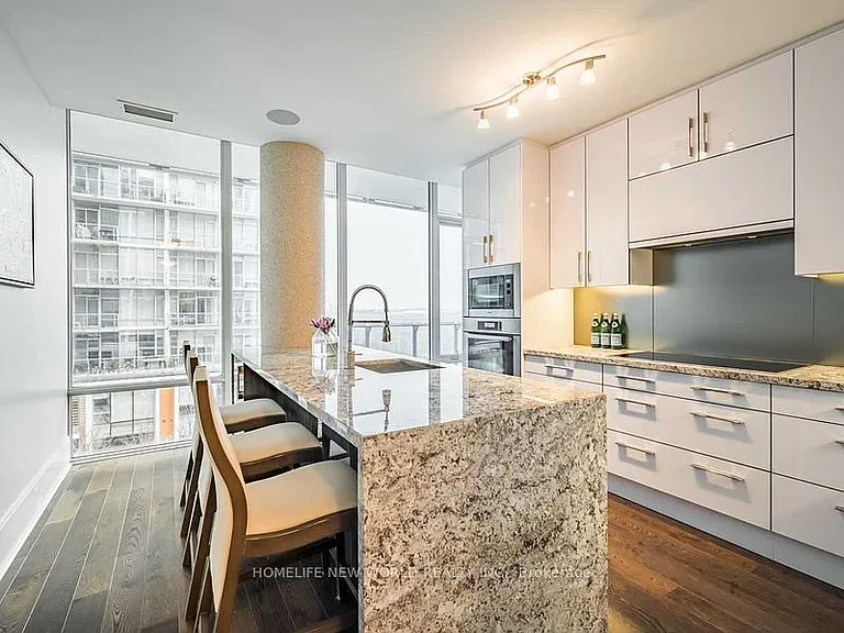 29 Queens Quay E #406 — Photo 2