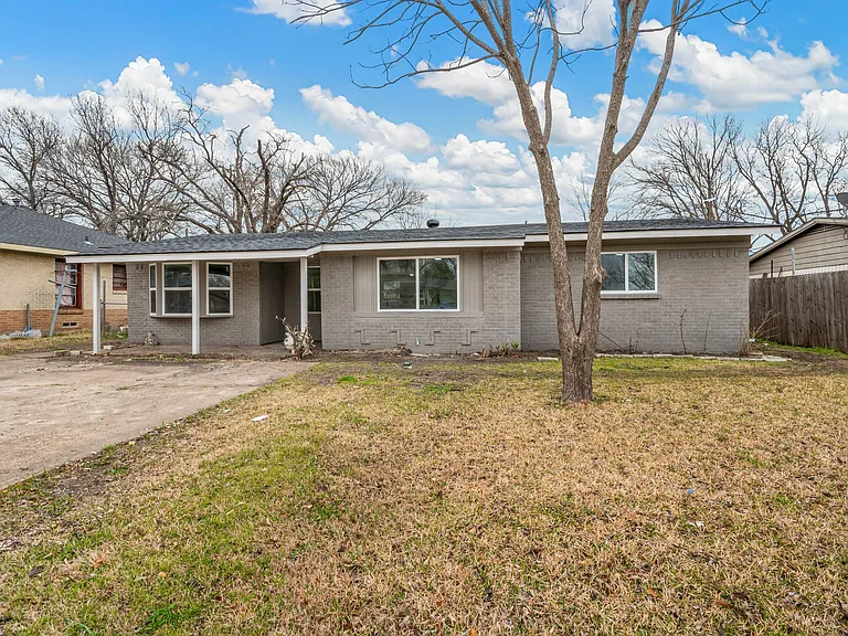 2202 Major Dr — Photo 1
