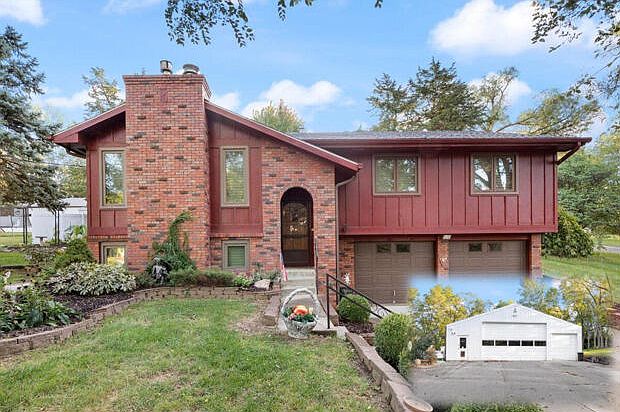 1st image of 15805 Crystal Ln