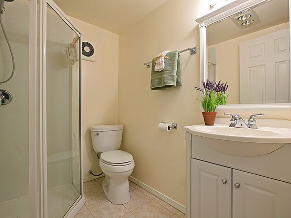 2nd image of 12516 SE 75th Pl