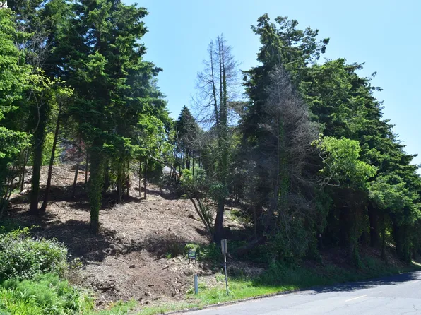 2270 Hamilton St, North Bend, OR 97459