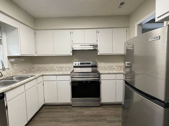 2nd image of 720A Powell Dr