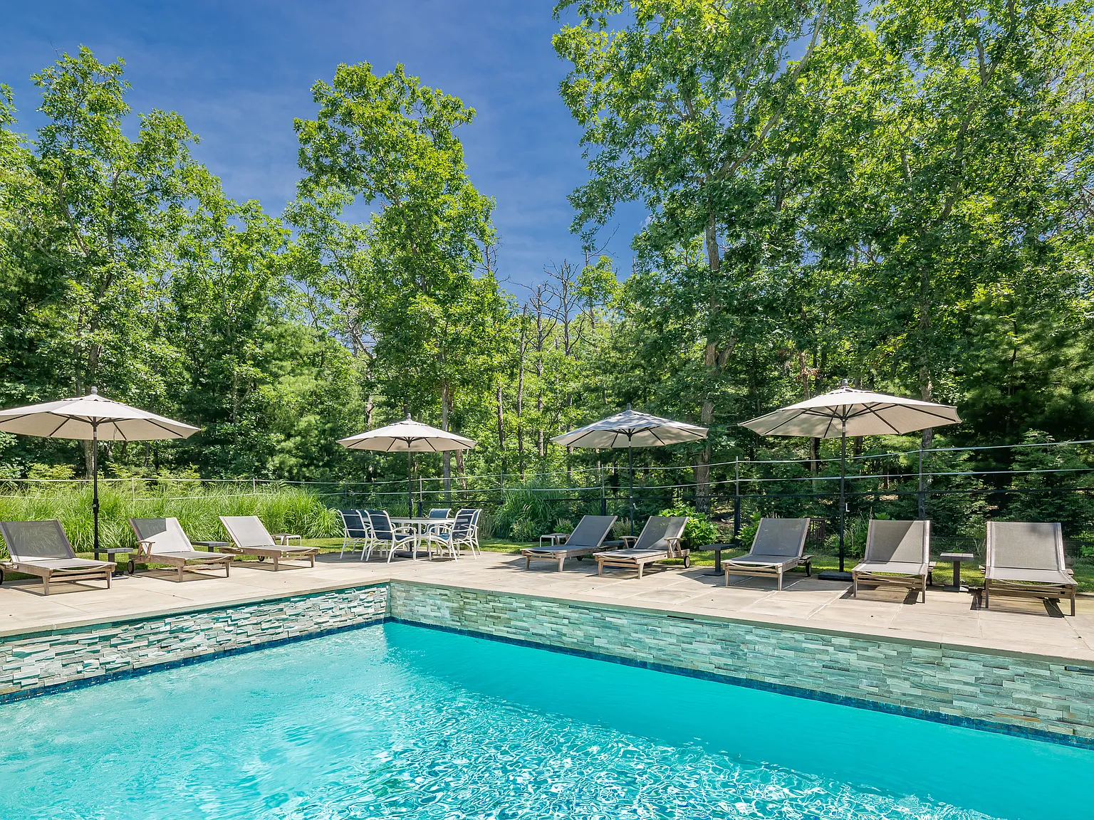 Serenity in East Hampton North — Photo 2