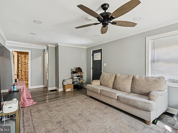 4th image of 206 S Maple Ave