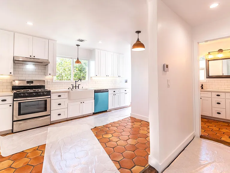 3949 Langford St — Photo 14
