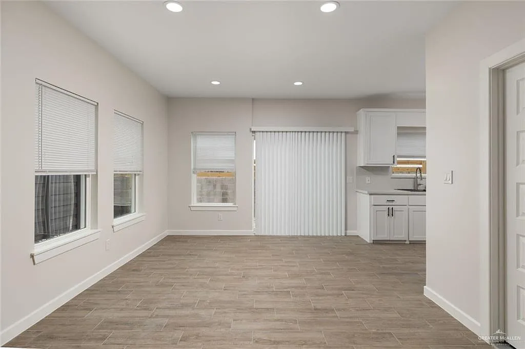 2 bed, 2.5 bath, 1294 sqft, $1,500 — Photo 3