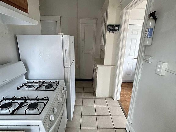 5th image of 58 Noxon St #11
