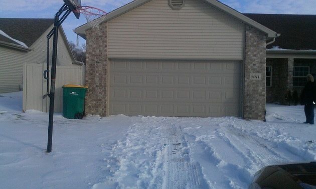 Roomy 2.5 Car Garage