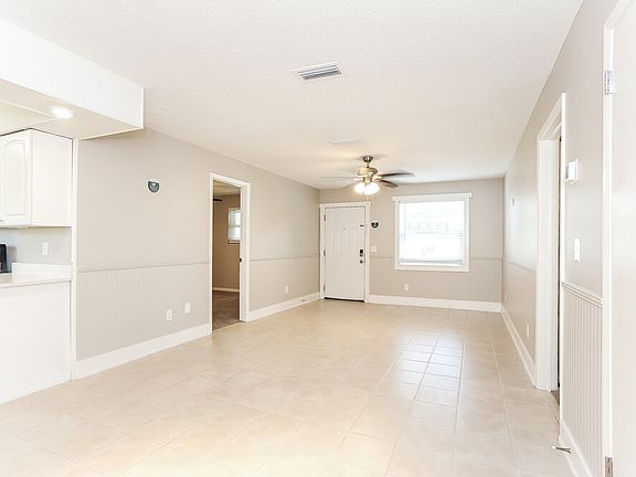 4th image of 11649 Sail Ave