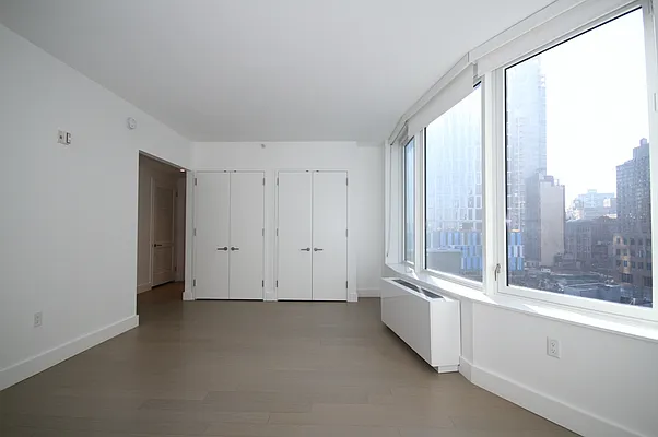 Rented by Red Apple Group | media 18