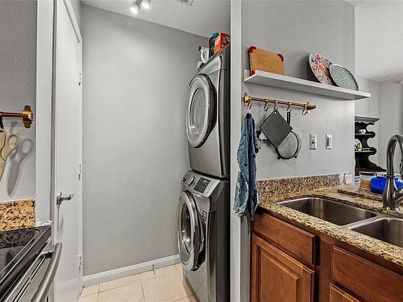4th image of 5343 Richmond Ave #30
