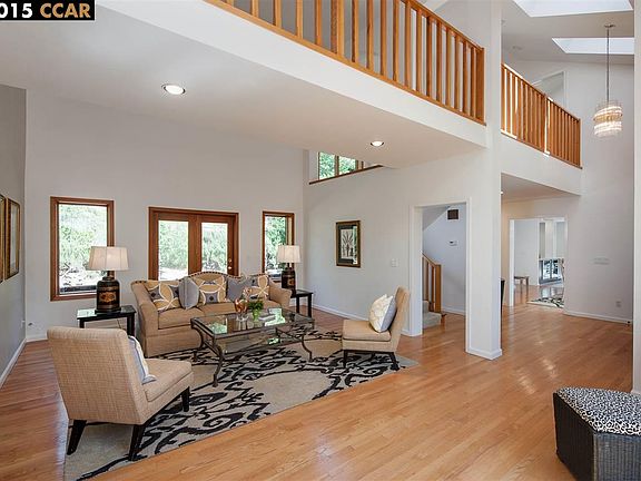 4th image of 3265 Green Hills Dr
