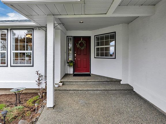 3rd image of 1329 Kingsview Rd