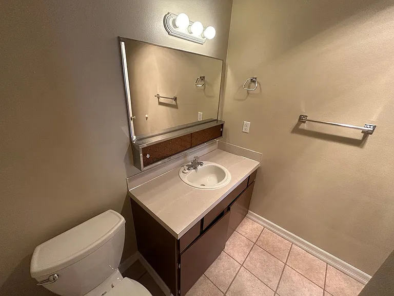 1245 W 7th Aly #10 — Photo 7
