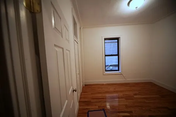 Rented by Metropolitan Realty | media 10