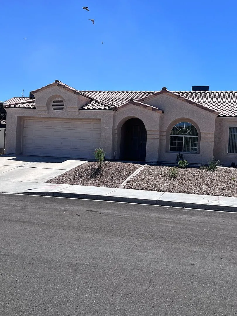 Single-Story, Three Bedroom, Two Full-Bathroom Home. — Photo 1