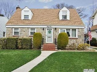 59 E Street Marks Pl, Valley Stream, NY 11580