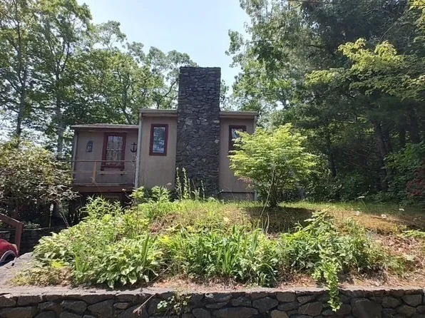 15 Manomet Beach Blvd, Plymouth, MA 02360