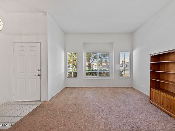 4th image of 38900 Edgemont Dr