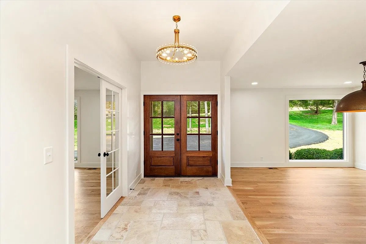 4 bed, 3.5 bath, 4865 sqft, $12,000 — Photo 4