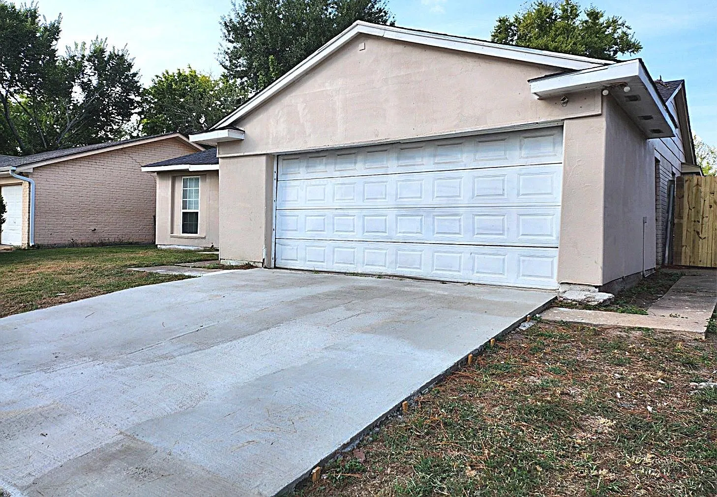 3 bed, 2.0 bath, 1356 sqft, $1,795 — Photo 3
