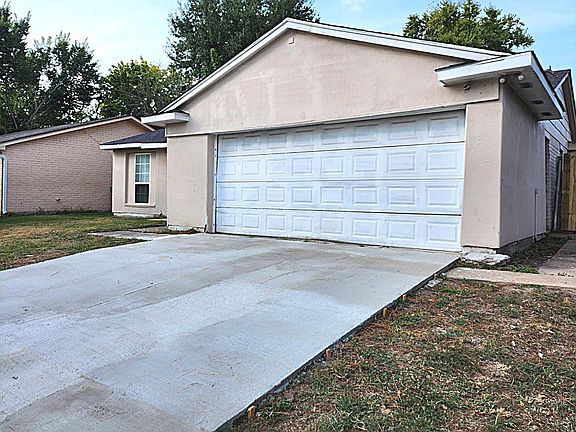 3rd image of 15829 Ridgeroe Ln