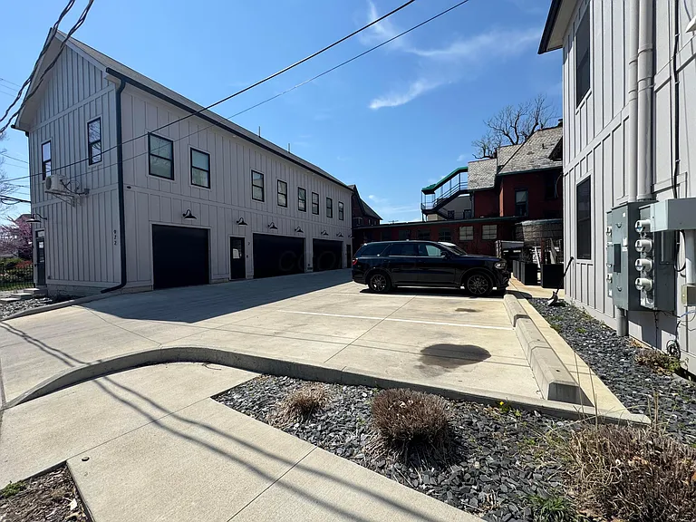 973 E Broad St #4 — Photo 24