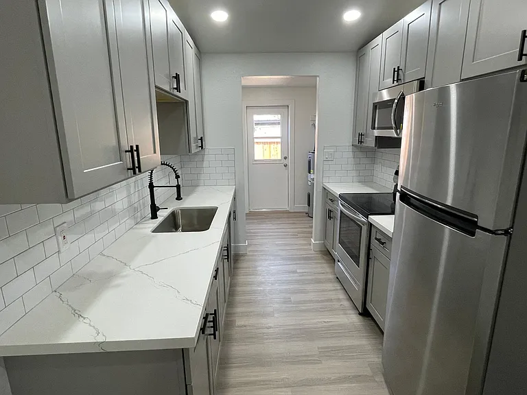 56 W 9th Pl — Photo 5