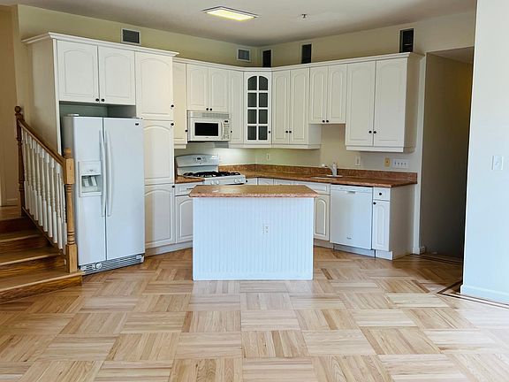 Gourmet Kitchen with Island
