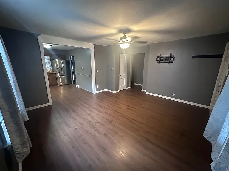 2415 Jerden Ave — Photo 6