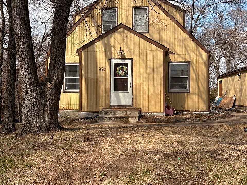 1st image of 227 Dale St E