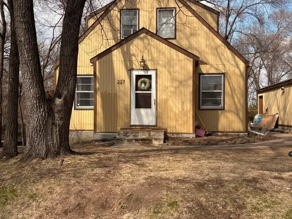 227 Dale St E, South Saint Paul, MN 55075