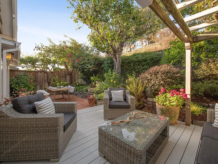 314 Joyce Way — Photo 7