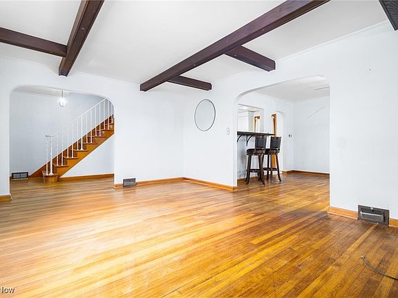 5th image of 488 Woodland Ave