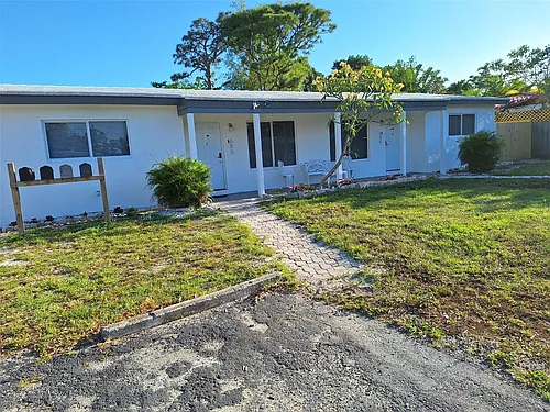 684 NE 37th St #3 Photo 1