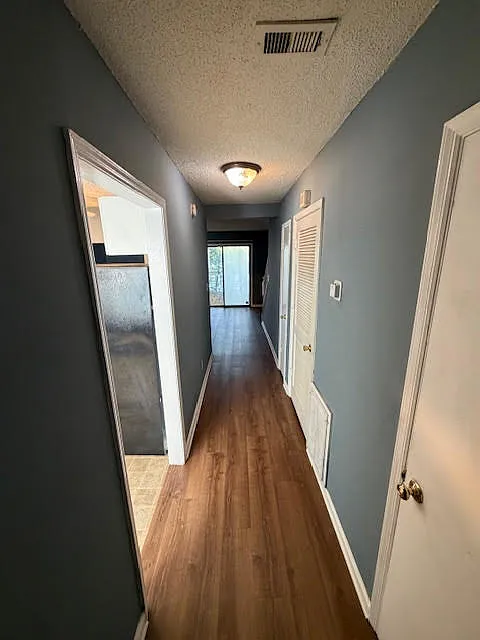 2 bed, 2.5 bath, 1100 sqft, $1,400 — Photo 2