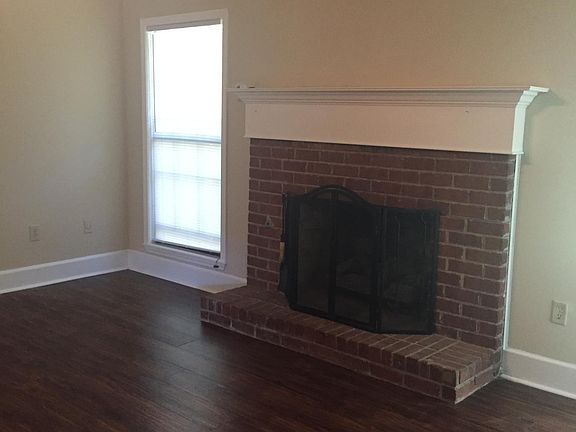 3rd image of 401 Brentwood Dr