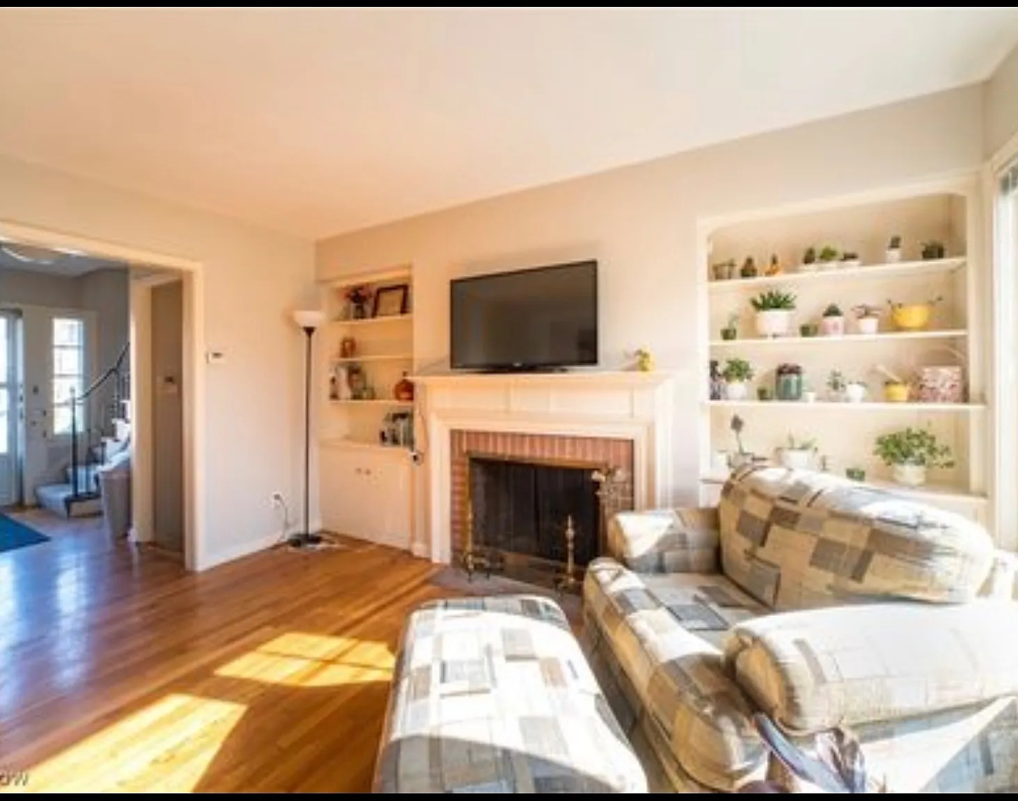3 bed, 1.5 bath, 1808 sqft, $2,300 — Photo 2