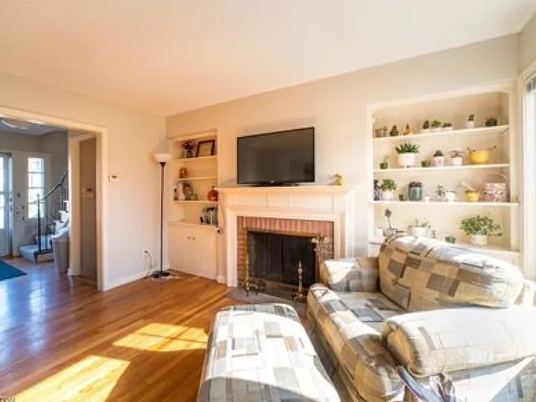 2402 Overlook Rd — Photo 2
