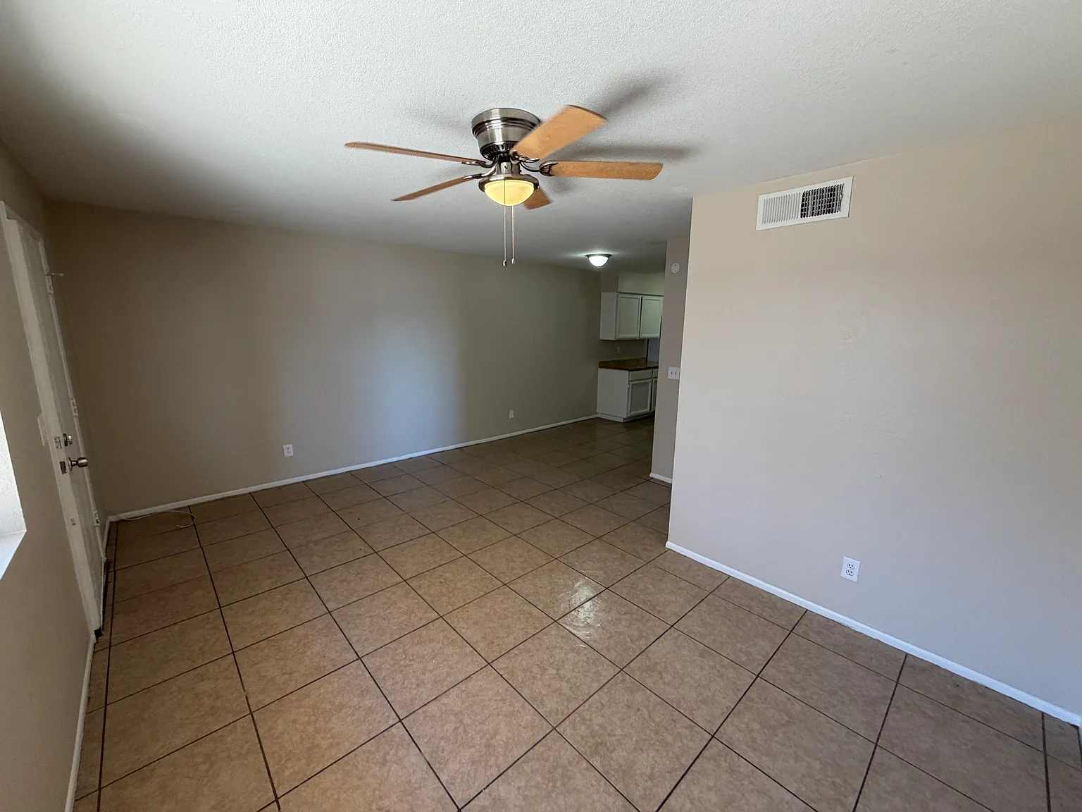 2 bed, 812 sqft, $1,095 — Photo 4