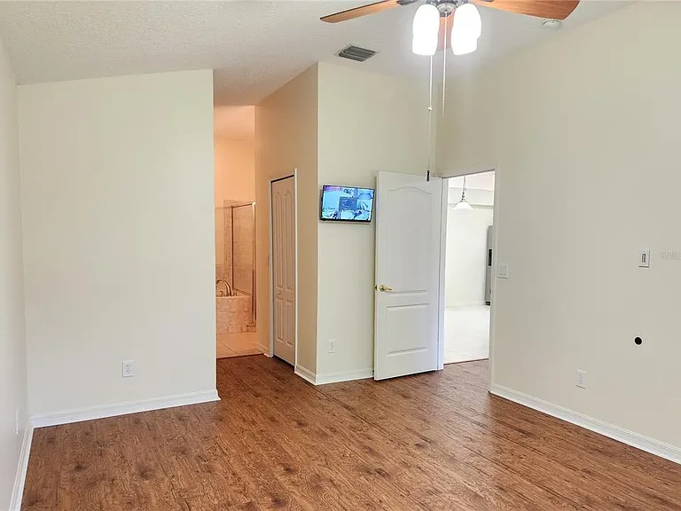 Golden Elm Dr — Photo 14