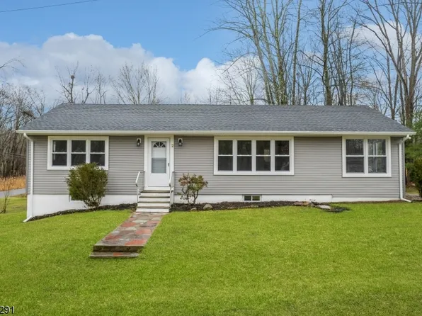 2 Plaza Dr, Hampton Twp., NJ 07860
