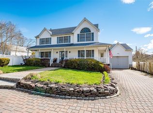 5 Florida Rd, Rocky Point, NY 11778