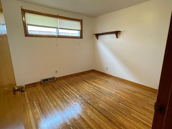 5th image of 164 Camden Ave Floor 1
